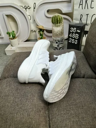 Adidas Ultraboost সাদা একরঙা রানিং শু 6