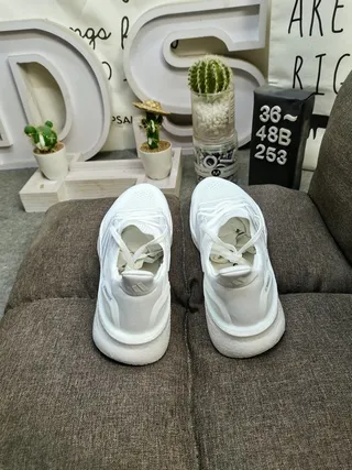 Adidas Ultraboost সাদা একরঙা রানিং শু 8