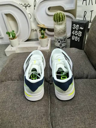 Adidas সাদা কালো হালকা বুনন উপর তিন স্ট্রাইপ দৌড়ানো জুতো 8