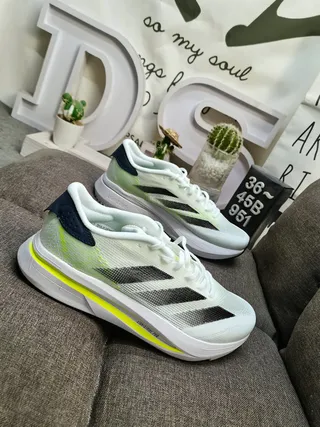 Adidas সাদা কালো হালকা বুনন উপর তিন স্ট্রাইপ দৌড়ানো জুতো 9