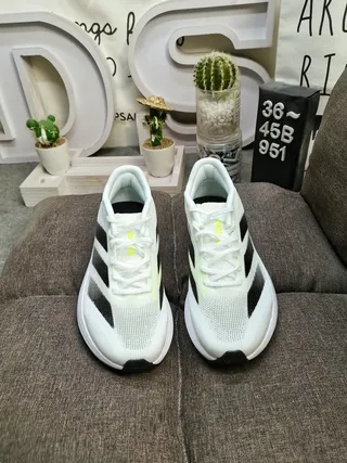 Adidas সাদা কালো হালকা বুনন উপর তিন স্ট্রাইপ দৌড়ানো জুতো 10