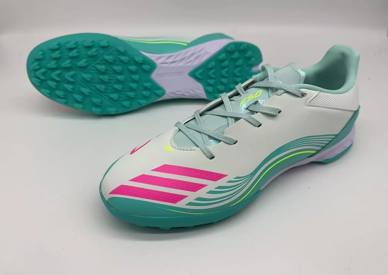 Adidas حذاء أبيض أزرق منخفض القطع ثلاث شرائط علامة جانبية لملعب كرة القدم على العشب 2