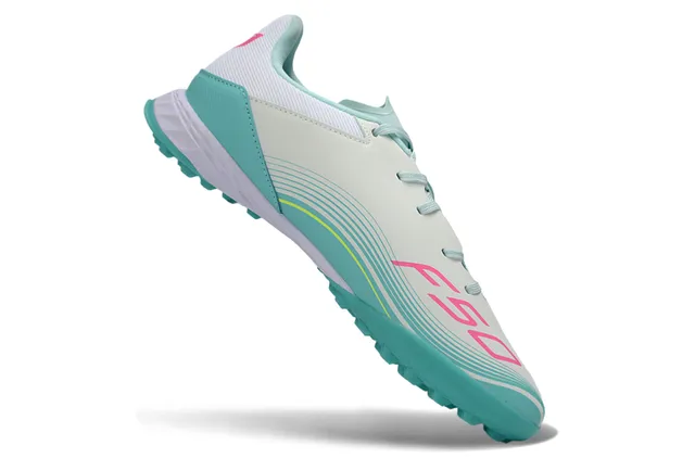 Adidas حذاء أبيض أزرق منخفض القطع ثلاث شرائط علامة جانبية لملعب كرة القدم على العشب 6