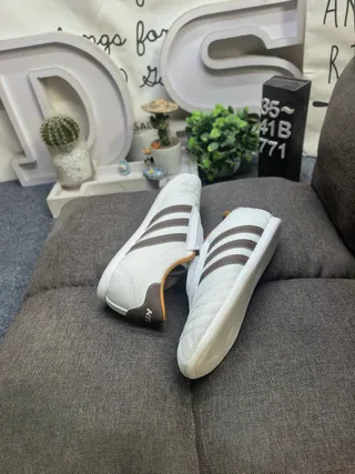 Adidas Chaussures de football intérieur blanc marron sans lacets sangle Velcro capuchon orteil matelassé 6