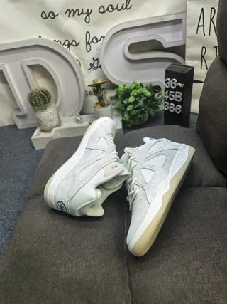 Adidas Baskets Blanches Grises Low-Top en Daim et Recouvrement Synthétique 6