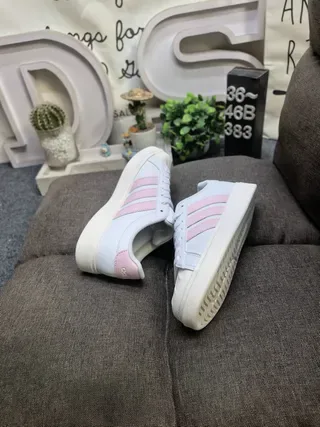 Sneakers Lifestyle Adidas Blanc et Vert Low-Top Look Cuir 6