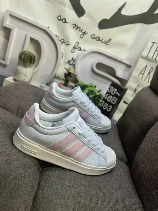 Sneakers Lifestyle Adidas Blanc et Vert Low-Top Look Cuir 9