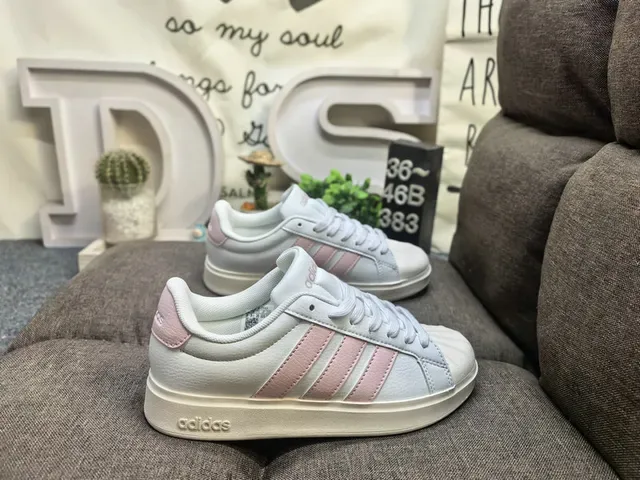Sneakers Lifestyle Adidas Blanc et Vert Low-Top Look Cuir 11