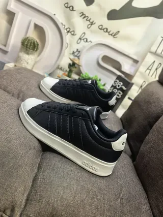 Sneakers Lifestyle Adidas Blanc et Vert Low-Top Look Cuir 17
