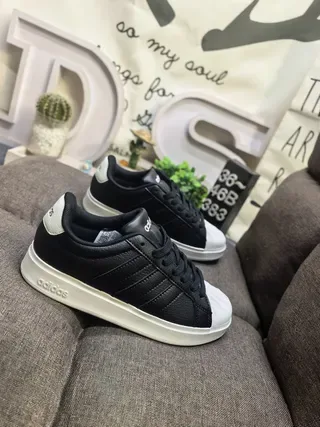 Sneakers Lifestyle Adidas Blanc et Vert Low-Top Look Cuir 19