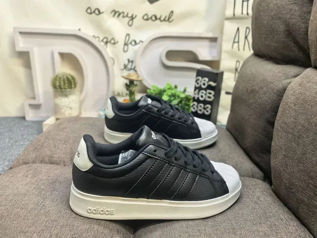 Sneakers Lifestyle Adidas Blanc et Vert Low-Top Look Cuir 21