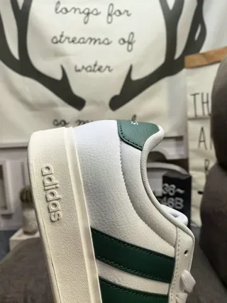 Sneakers Lifestyle Adidas Blanc et Vert Low-Top Look Cuir 23