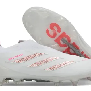 Adidas सफेद गुलाबी लो-कट सॉक-फिट अपर ट्रांसलुसेंट सोलेप्लेट फर्म-ग्राउंड फुटबॉल जूते