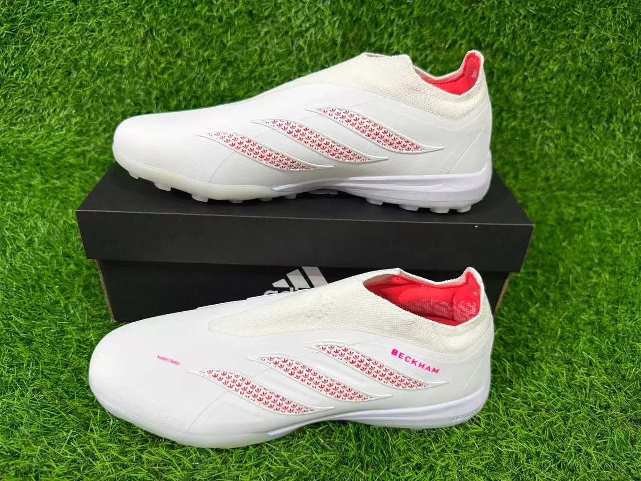 Adidas সাদা লাল লেসবিহীন সক-ফিট আপার মোল্ডেড টার্ফ স্টাডস কৃত্রিম ঘাস সকার জুতা 8