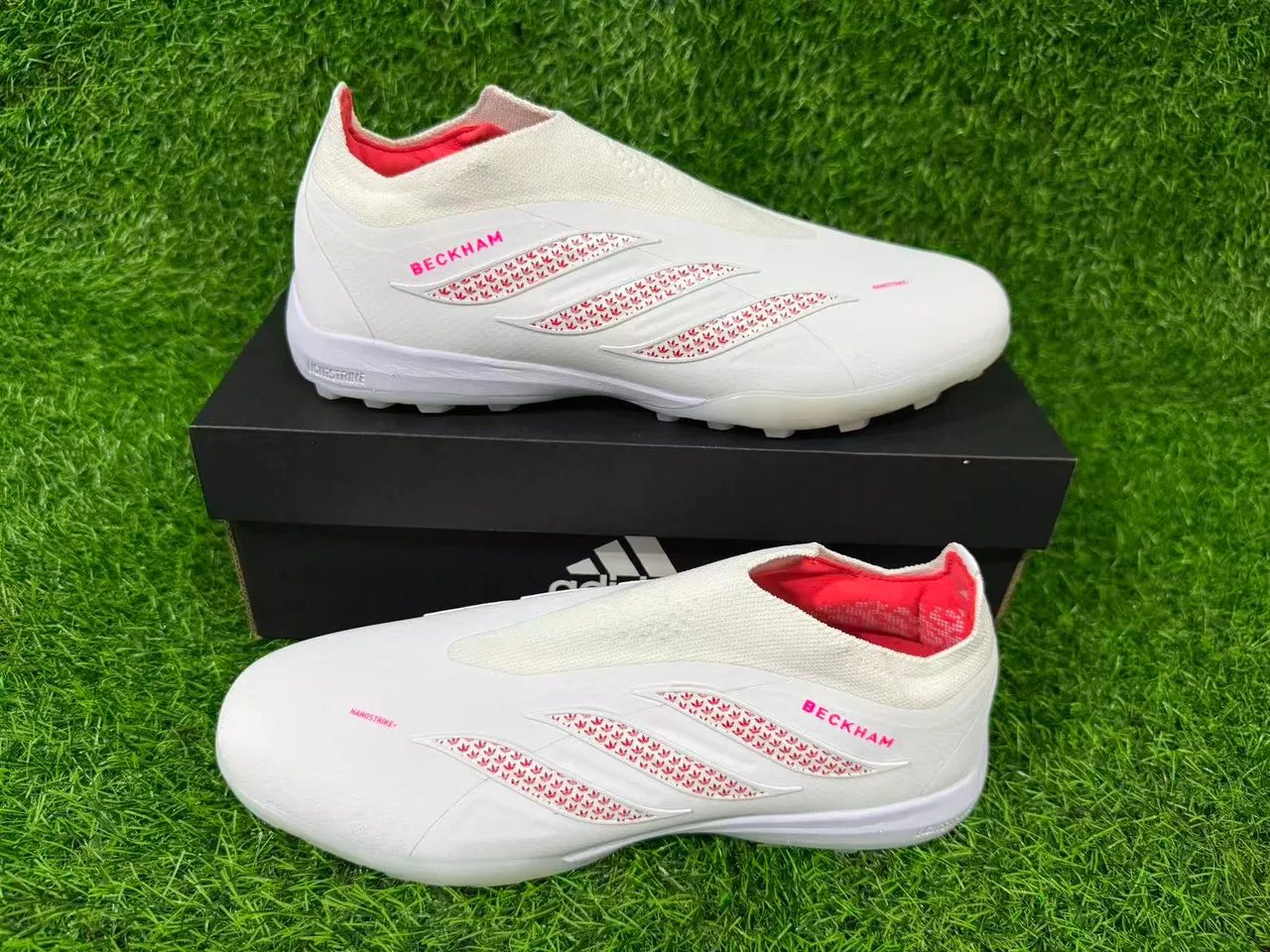 Adidas সাদা লাল লেসবিহীন সক-ফিট আপার মোল্ডেড টার্ফ স্টাডস কৃত্রিম ঘাস সকার জুতা 9