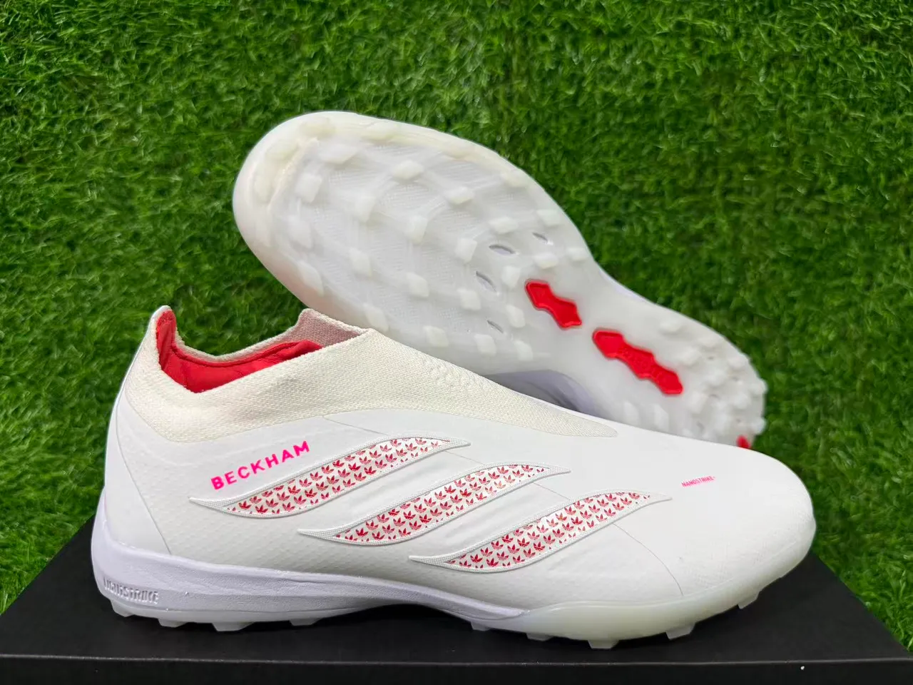 Adidas সাদা লাল লেসবিহীন সক-ফিট আপার মোল্ডেড টার্ফ স্টাডস কৃত্রিম ঘাস সকার জুতা 10