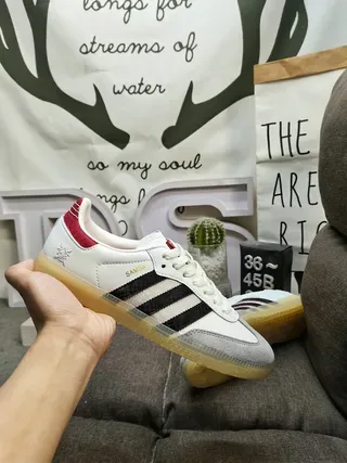 Adidas 白红低帮 Gum Sole 生活休闲运动鞋 5