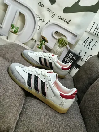 Adidas 白红低帮 Gum Sole 生活休闲运动鞋 7
