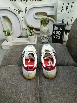Adidas 白红低帮 Gum Sole 生活休闲运动鞋 8