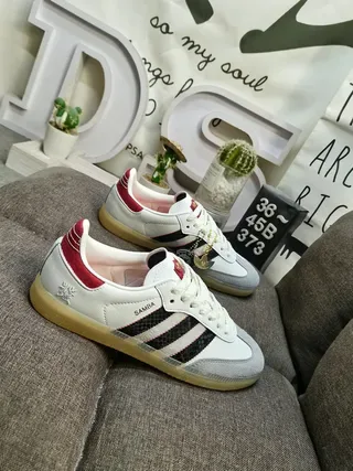 Adidas 白红低帮 Gum Sole 生活休闲运动鞋 9