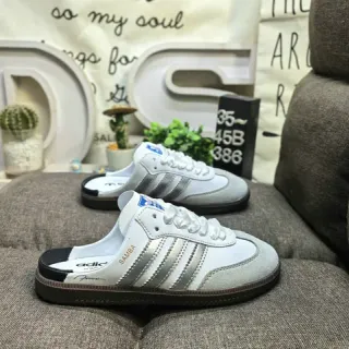 Adidas أحذية كاجوال بيضاء وفضية بدون أحزمة مول من جلد مدبوغ والجلد الجزء العلوي