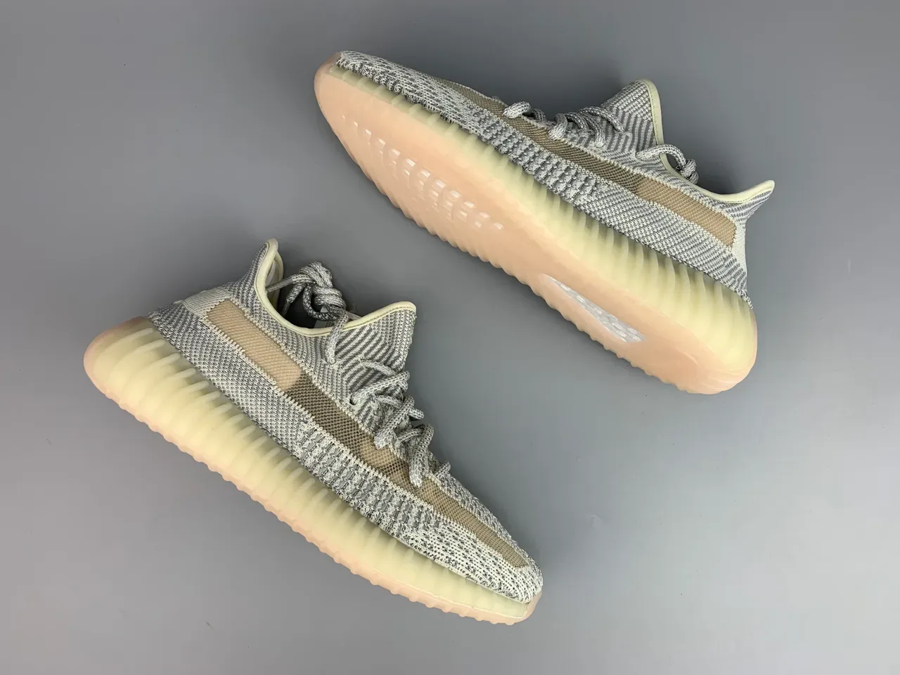 Adidas Yeezy Boost 350 V2 حذاء رياضي بيجي رمادي فاتح 3