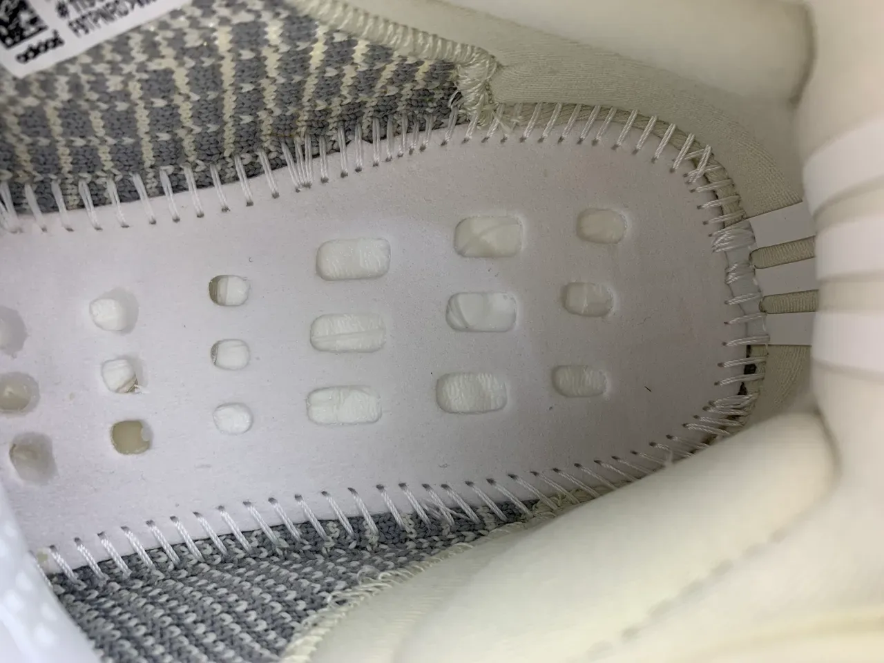 Adidas Yeezy Boost 350 V2 حذاء رياضي بيجي رمادي فاتح 4