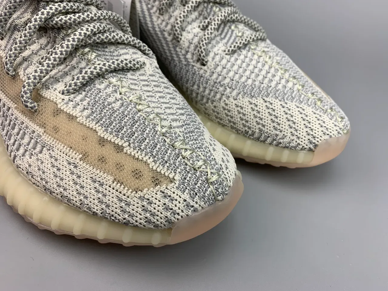 Adidas Yeezy Boost 350 V2 حذاء رياضي بيجي رمادي فاتح 9
