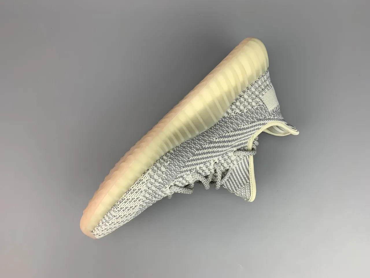 Adidas Yeezy Boost 350 V2 حذاء رياضي بيجي رمادي فاتح 10