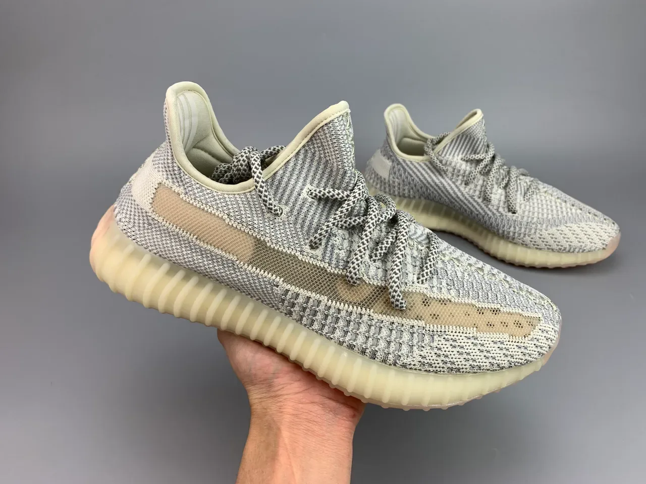 Adidas Yeezy Boost 350 V2 حذاء رياضي بيجي رمادي فاتح 12
