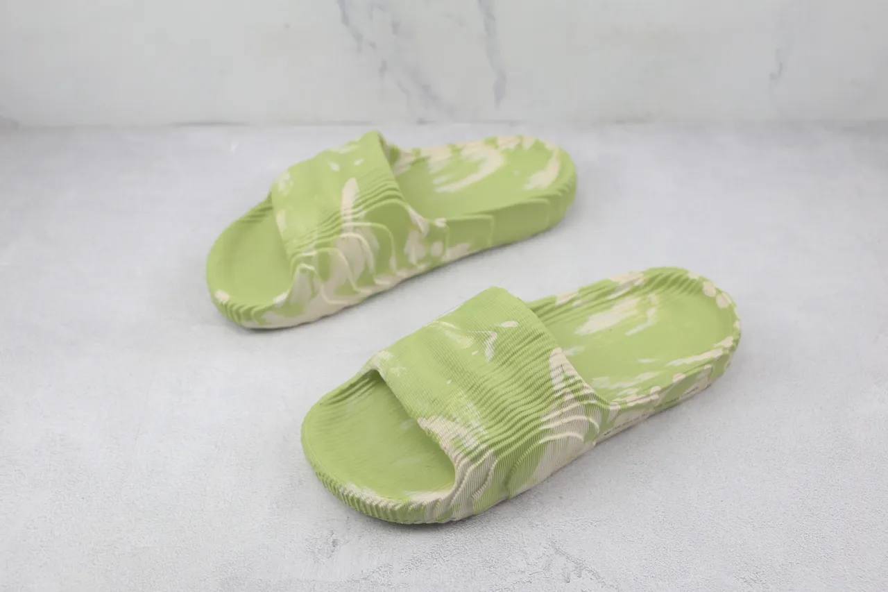 Adidas Yeezy Slide Sandales marbrées vert et crème 4