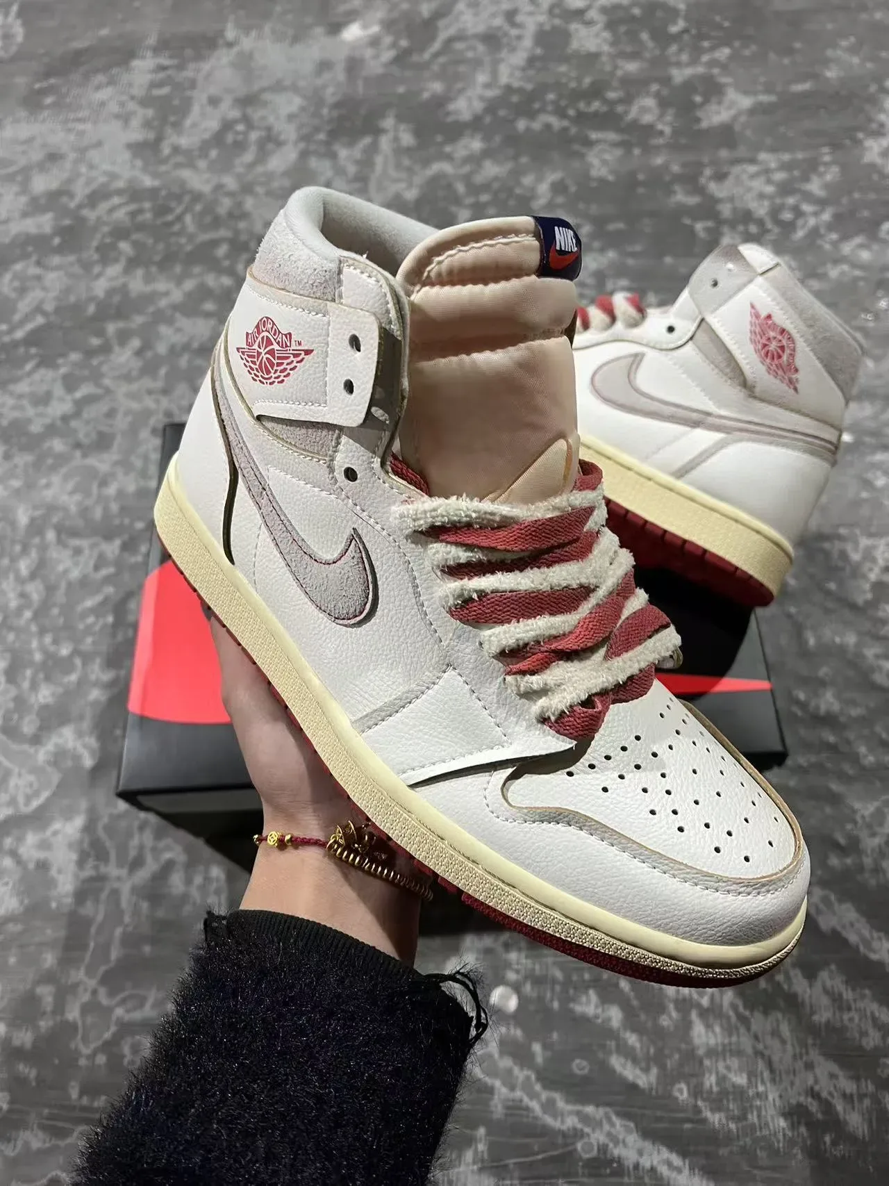 Air Jordan 1 米白红 高帮 皮革麂皮 篮球鞋 2
