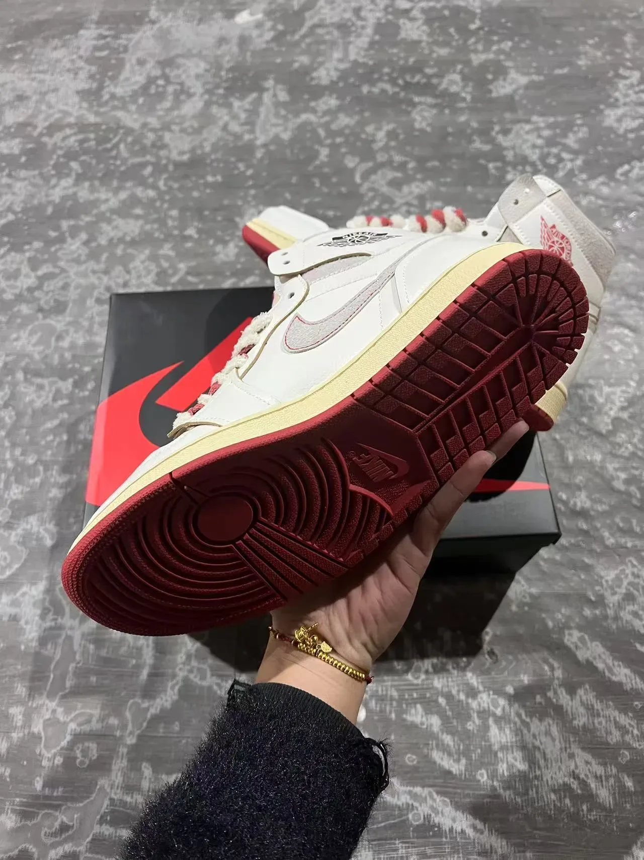 Air Jordan 1 米白红 高帮 皮革麂皮 篮球鞋 6