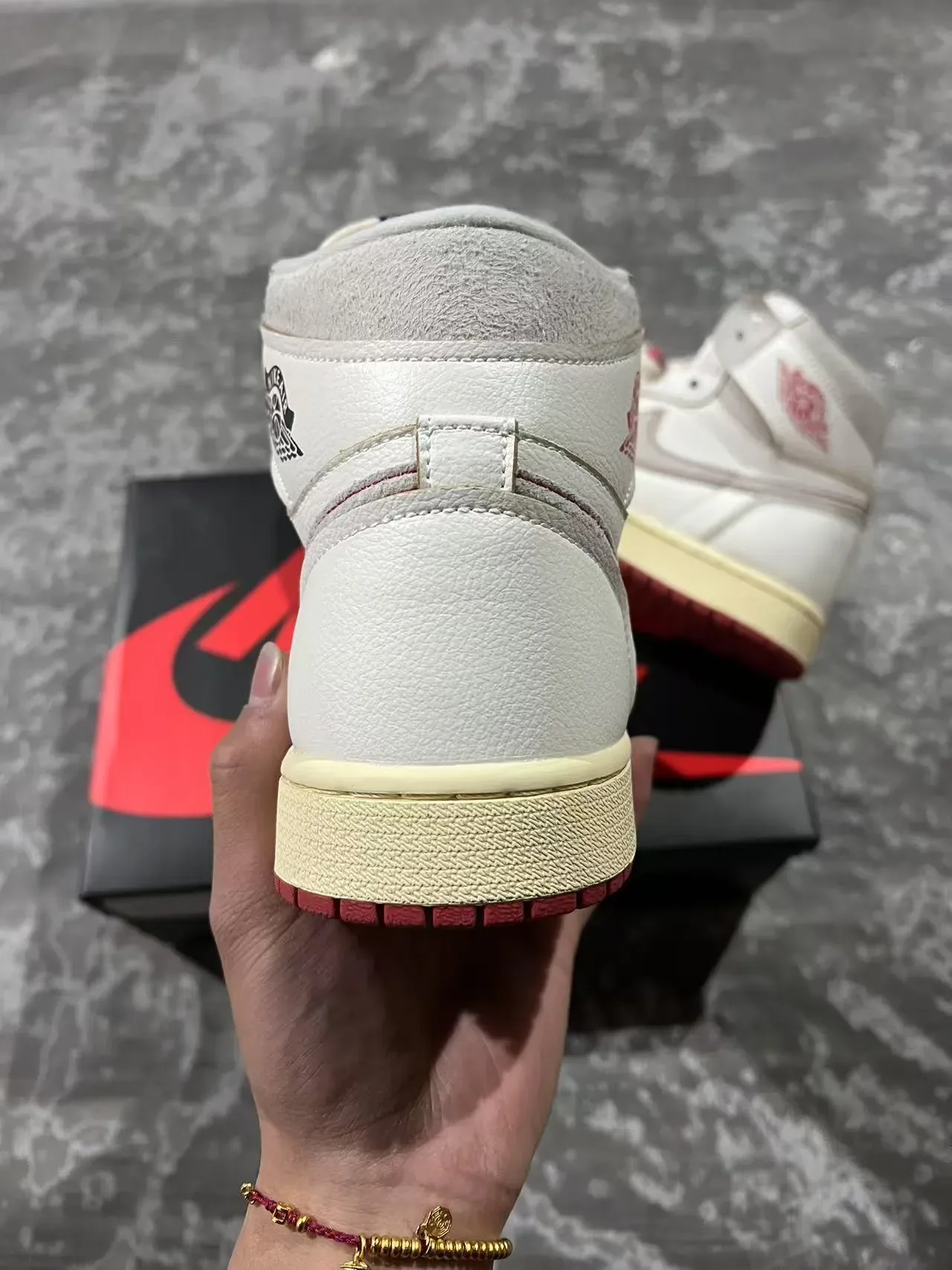 Air Jordan 1 米白红 高帮 皮革麂皮 篮球鞋 8