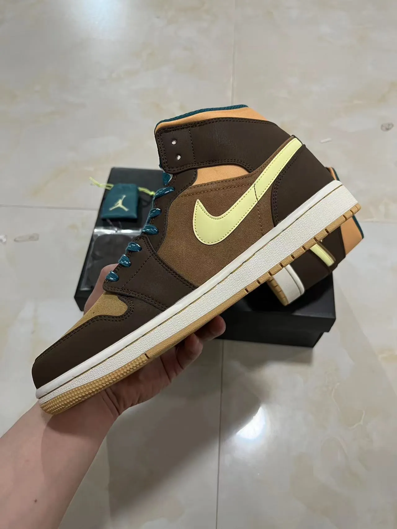 Air Jordan 1 Marrón Beige Alto Ante-Cuero Panelado Zapatos de Baloncesto 5