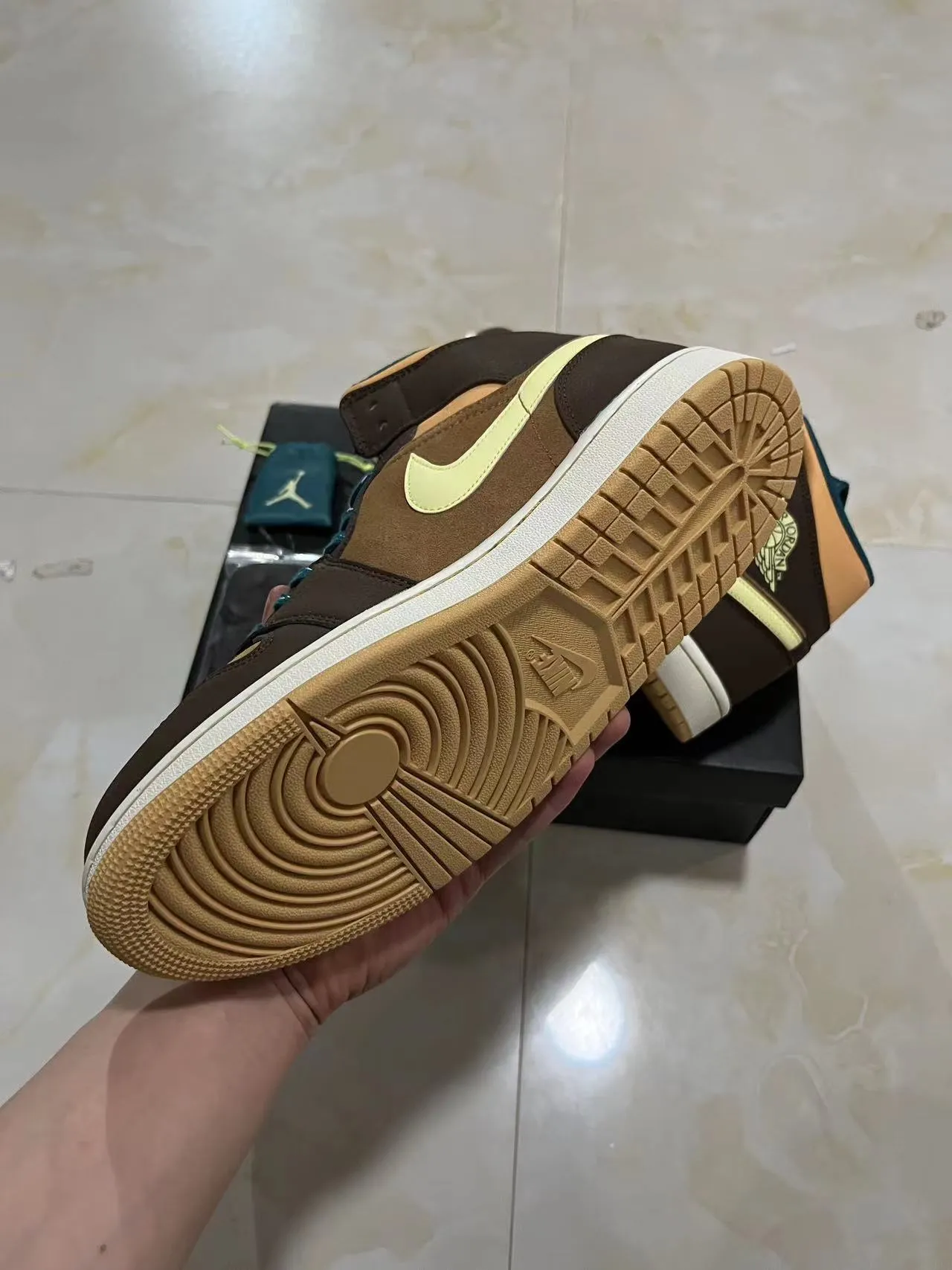 Air Jordan 1 Marrón Beige Alto Ante-Cuero Panelado Zapatos de Baloncesto 6