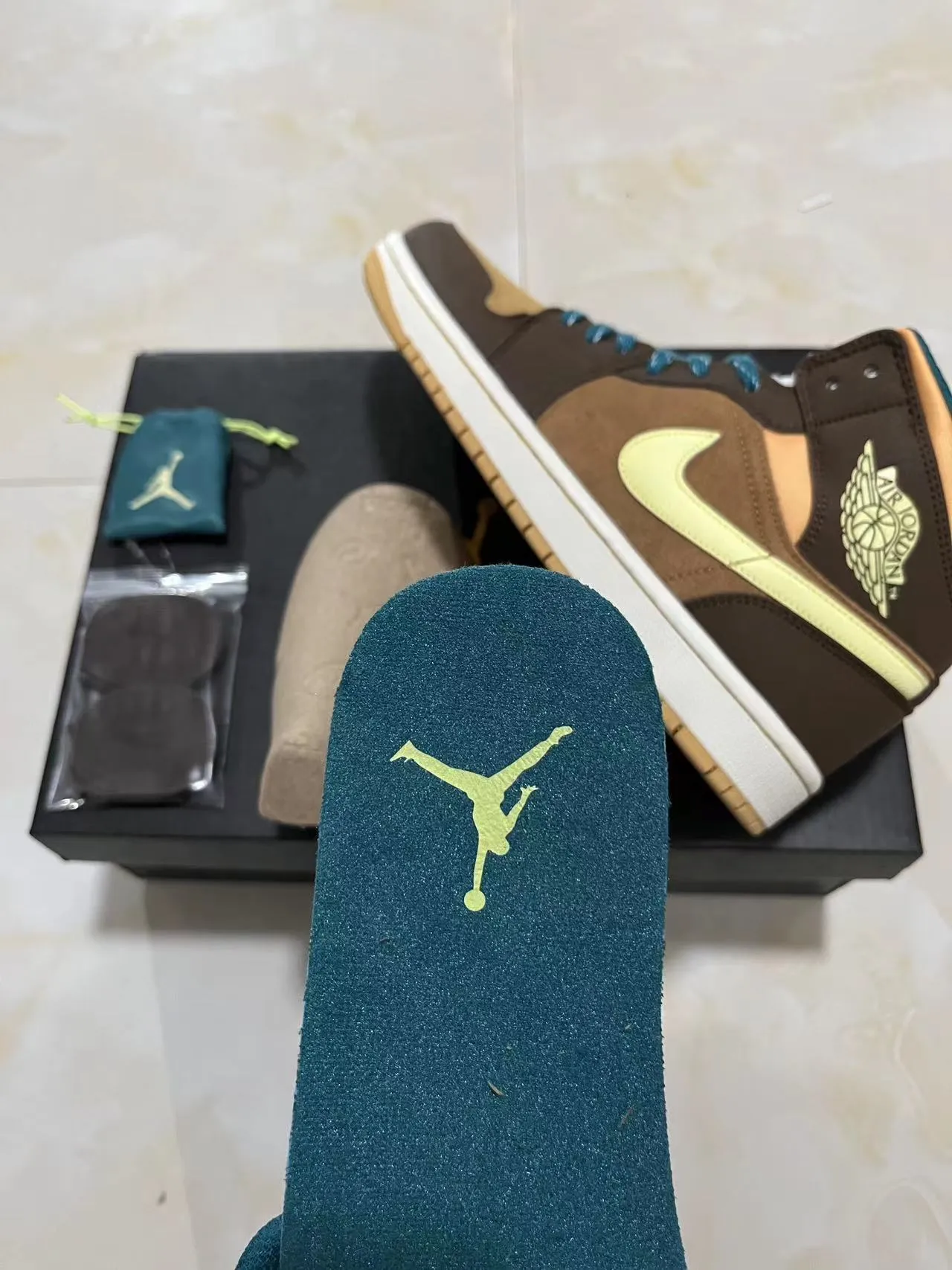 Air Jordan 1 Marrón Beige Alto Ante-Cuero Panelado Zapatos de Baloncesto 9