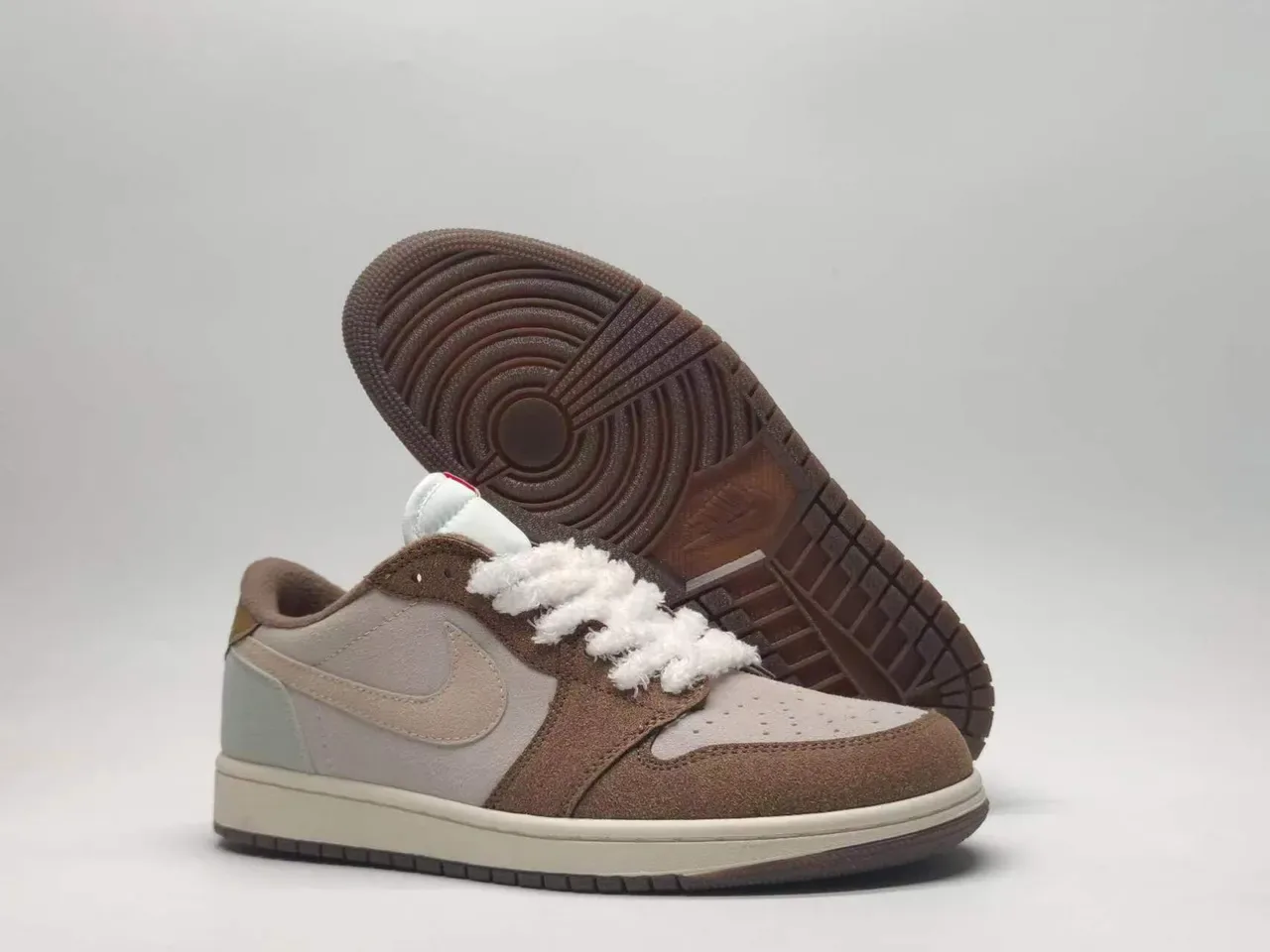 Air Jordan 1 বাদামী বেইজ লো-টপ সুয়েড আপার লাইফস্টাইল স্নিকার্স 3
