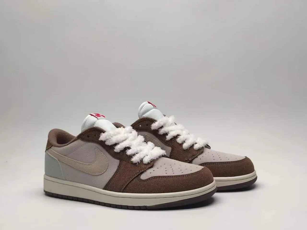 Air Jordan 1 বাদামী বেইজ লো-টপ সুয়েড আপার লাইফস্টাইল স্নিকার্স 4