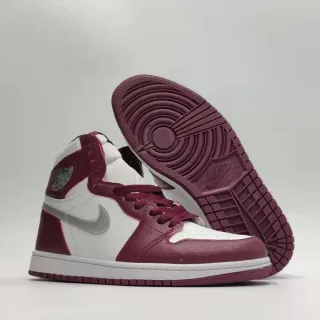 Tênis de basquete de couro Air Jordan 1 bordô e branco