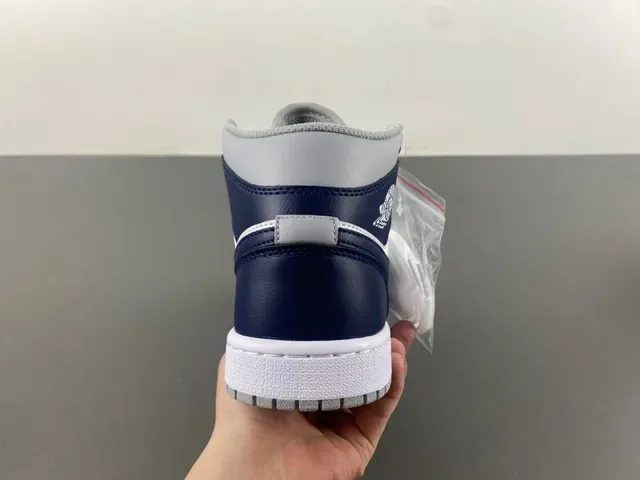 Air Jordan 1 灰海军蓝 高帮 皮革拼接 篮球鞋 4