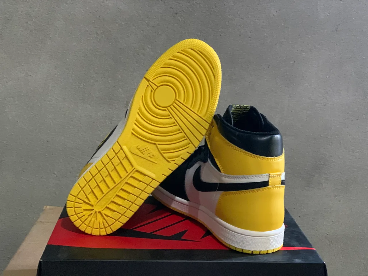 Tênis de basquete Air Jordan 1 High preto amarelo branco 2