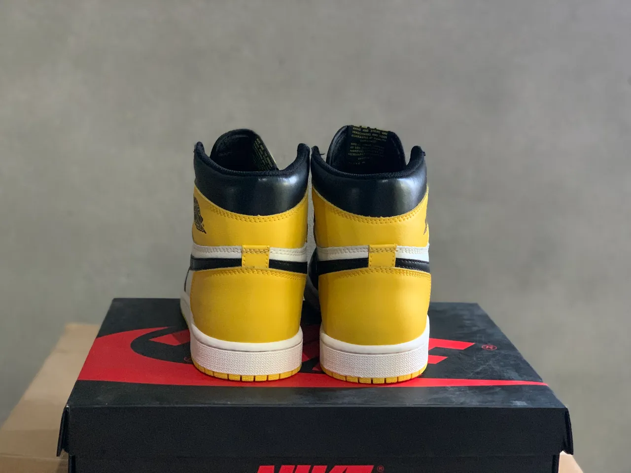 Tênis de basquete Air Jordan 1 High preto amarelo branco 3
