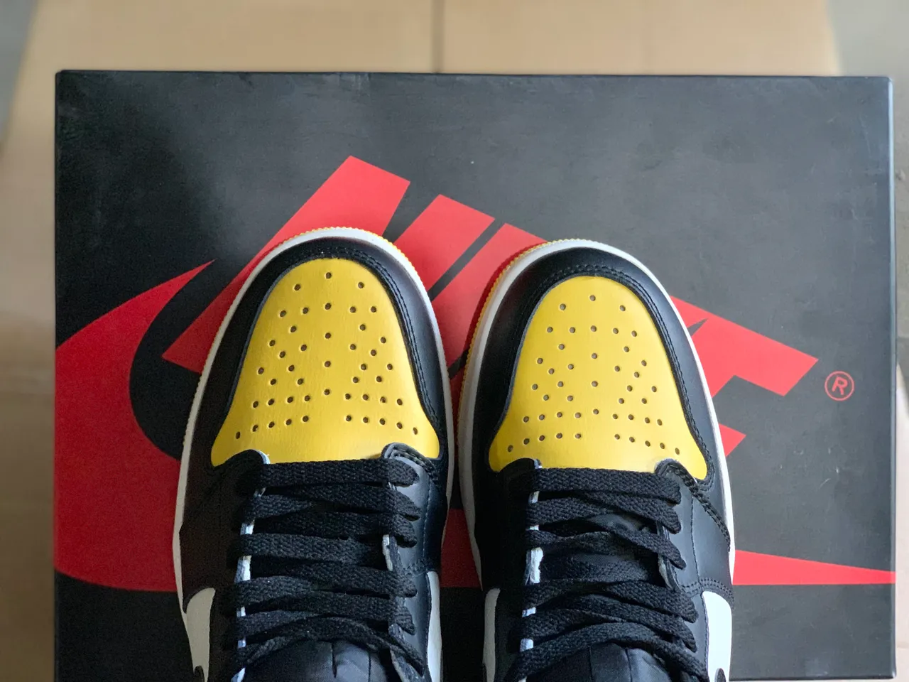 Tênis de basquete Air Jordan 1 High preto amarelo branco 4