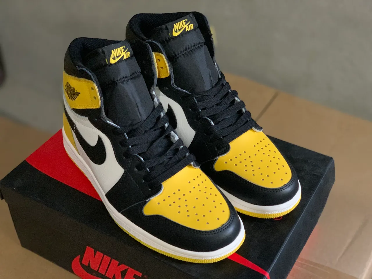 Tênis de basquete Air Jordan 1 High preto amarelo branco 5