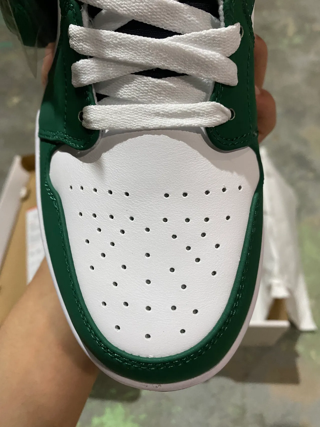 Air Jordan 1 High 森林绿海军蓝白篮球鞋 3