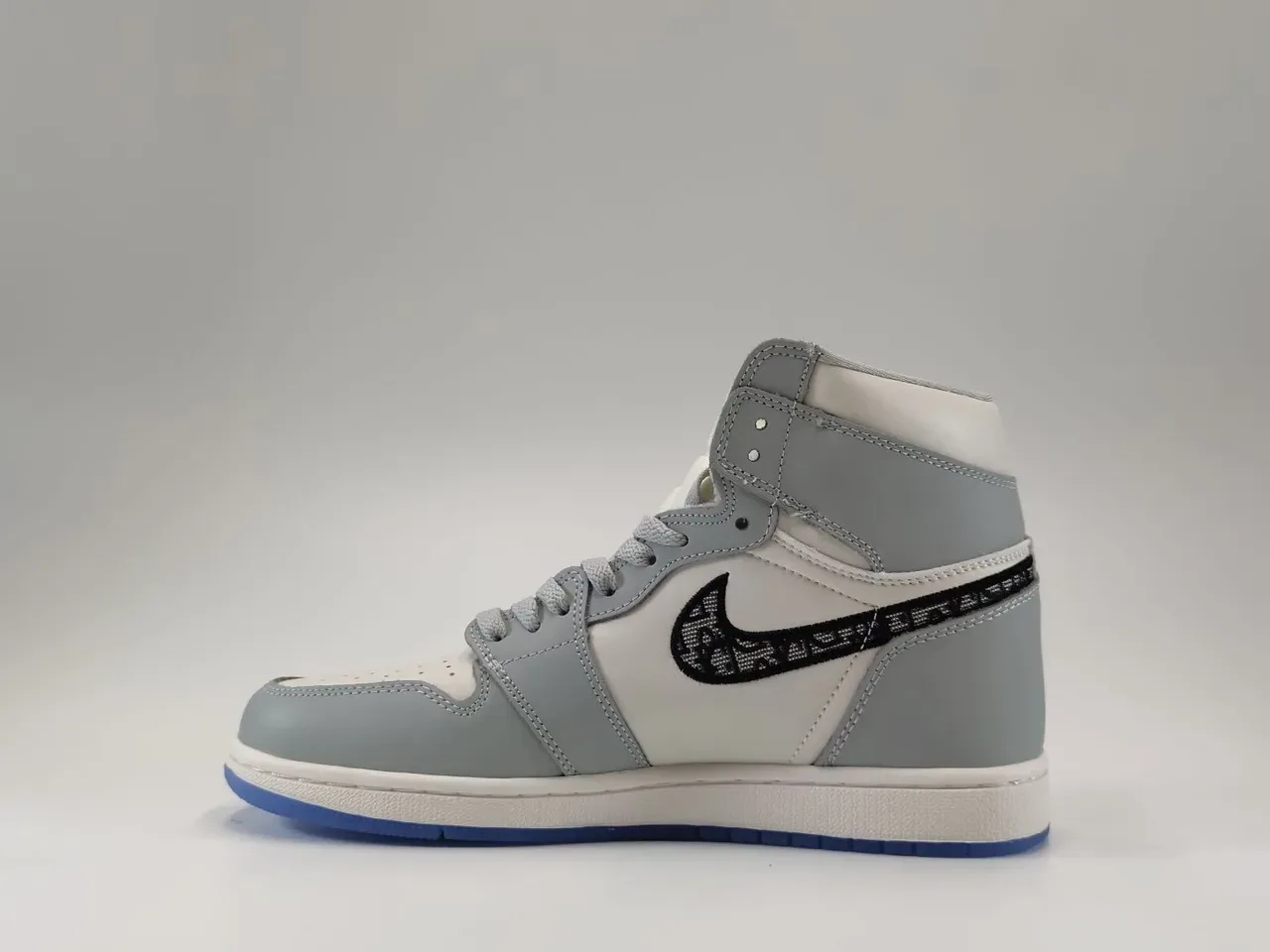 Air Jordan 1 High Chaussures de basket gris clair blanc bleu translucide 4