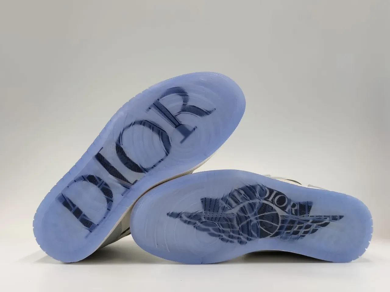Air Jordan 1 High Chaussures de basket gris clair blanc bleu translucide 8