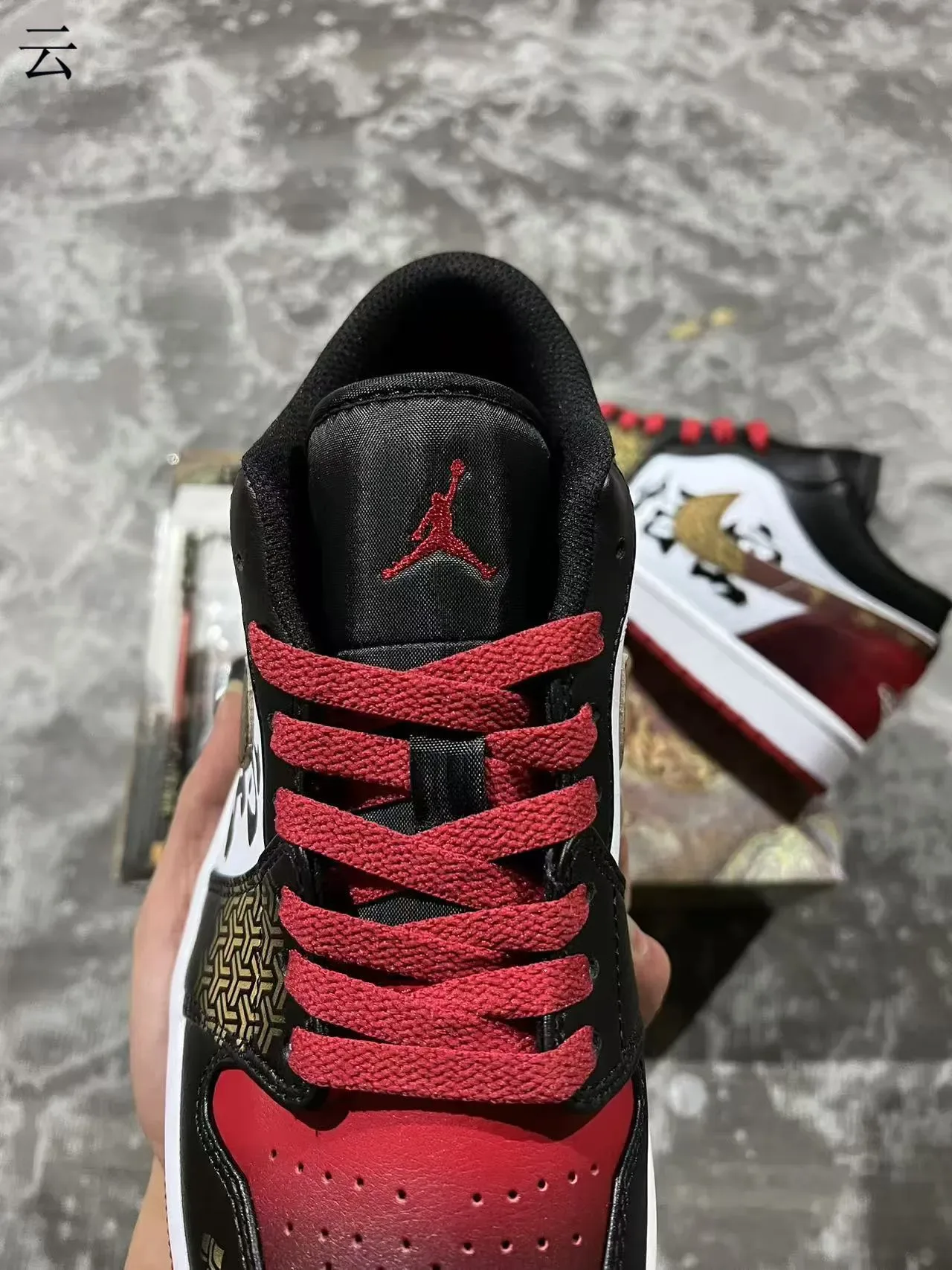 Baskets lifestyle Air Jordan 1 Low personnalisées avec calligraphie de dragon 4