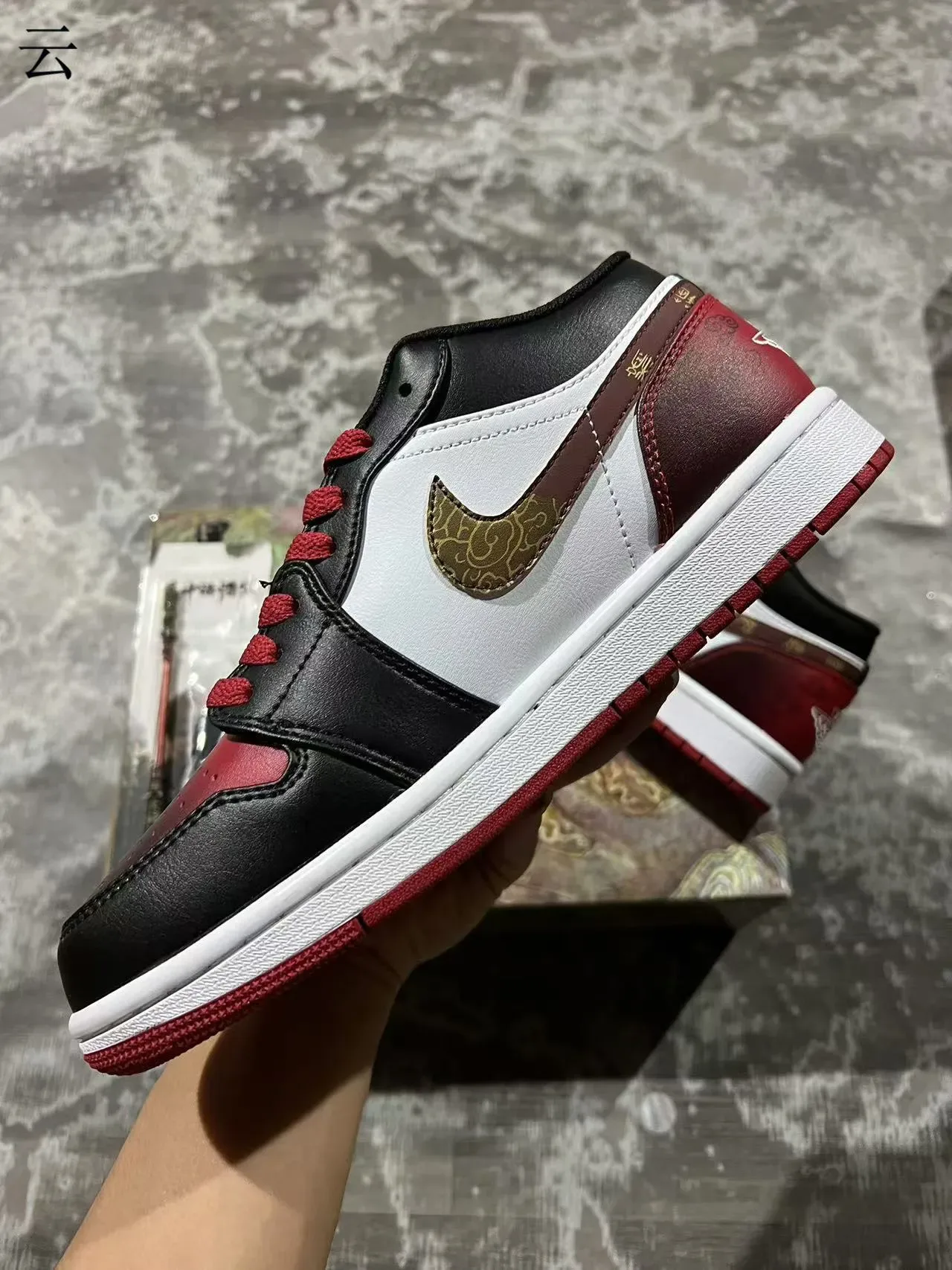 Baskets lifestyle Air Jordan 1 Low personnalisées avec calligraphie de dragon 5